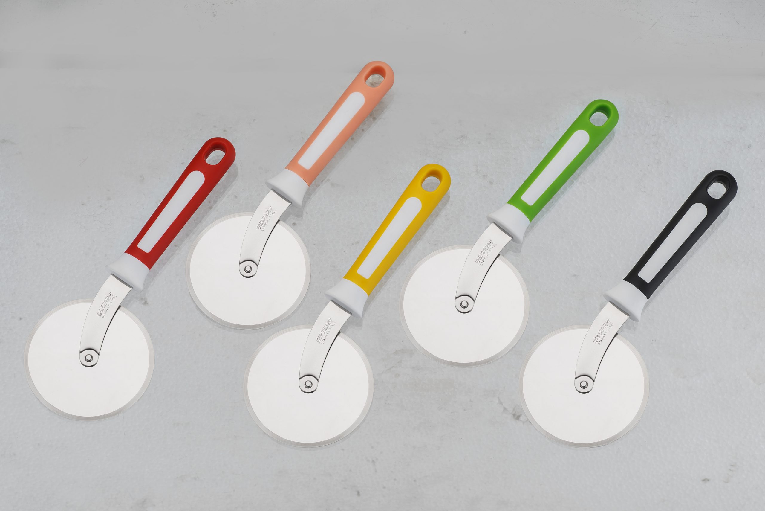 DT-27_Pizza-Cutter_Lifestyle-All-Colors