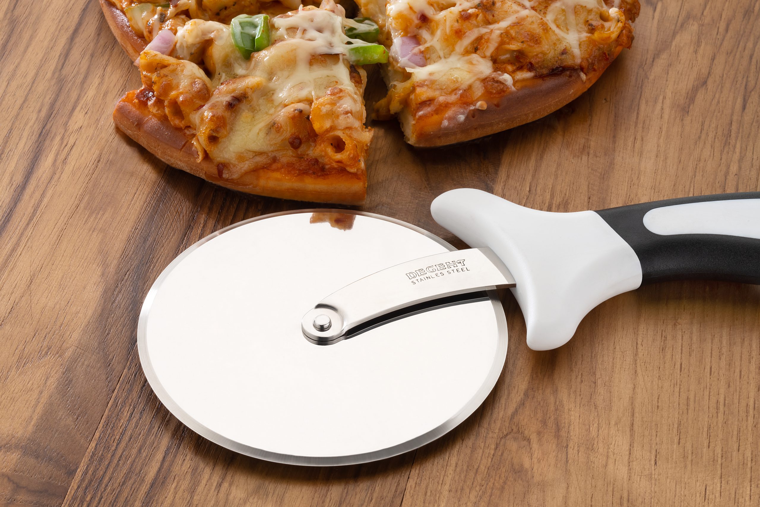 DT-30_Pizza-Cutter_Lifestyle-2